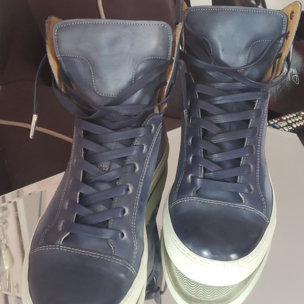 Sneakers - Picture 3 of 8
